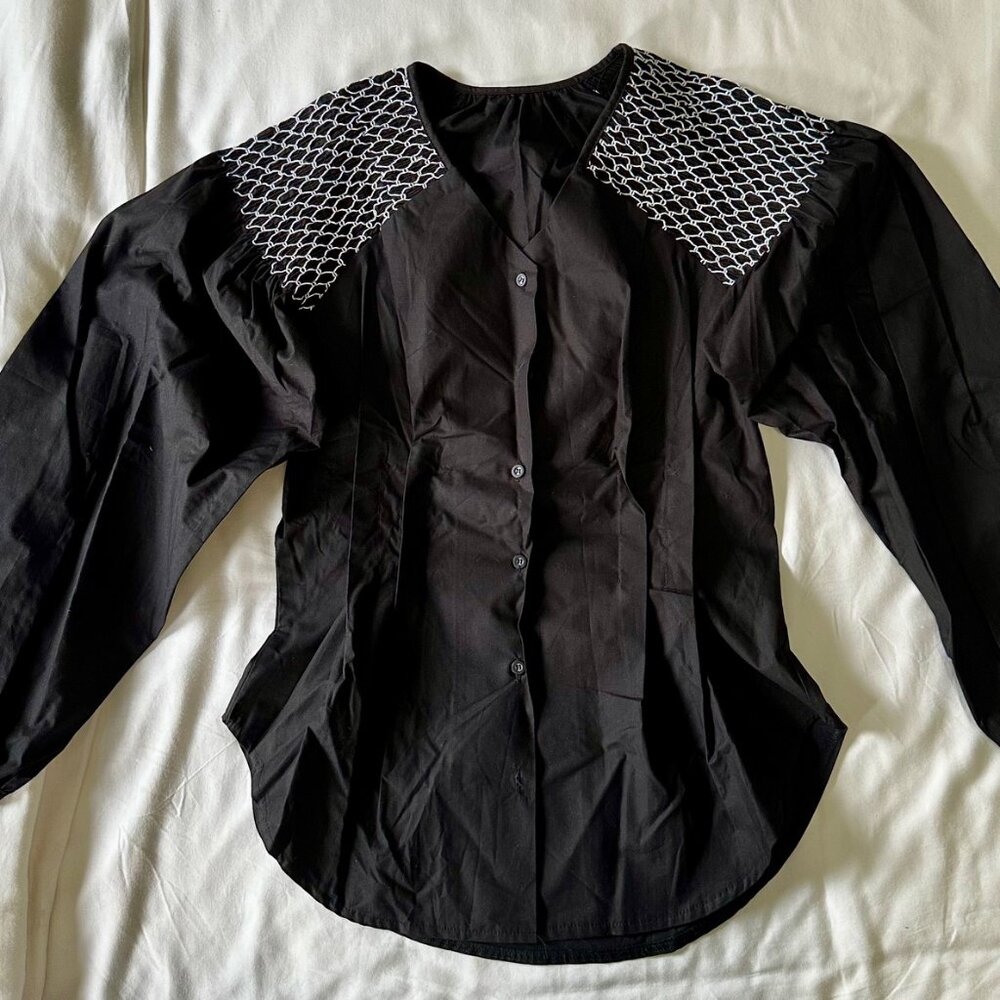 One by Two, Blouse